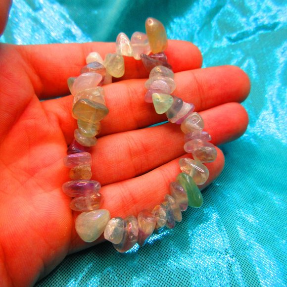 Angel Aura Fluorite Chips 7" Stretchy Gemstone Bracelet - Picture 1 of 3
